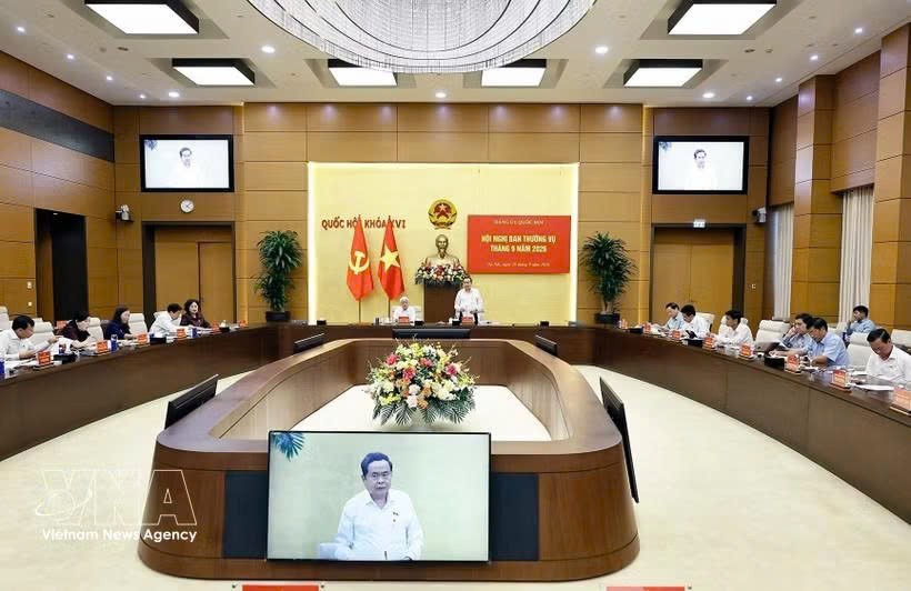 国会主席陈青敏主持国会党委常委会会议。图自越通社