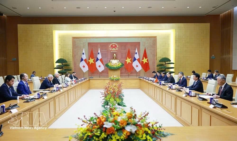 thu-tuong-le-minh-hung-hoi-kien-tong-thong-panama-1.jpg