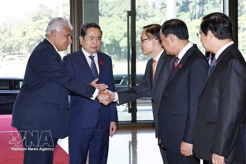 chu-tich-quoc-hoi-tran-thanh-man-hoi-kien-tong-thong-panama-2.jpg