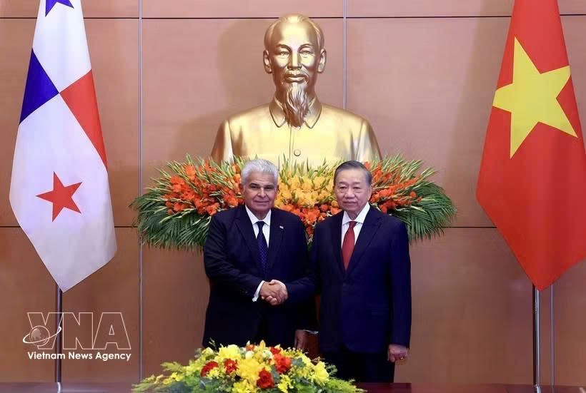 越南党中央总书记、国家主席苏林与巴拿马共和国总统穆利诺。图自越通社