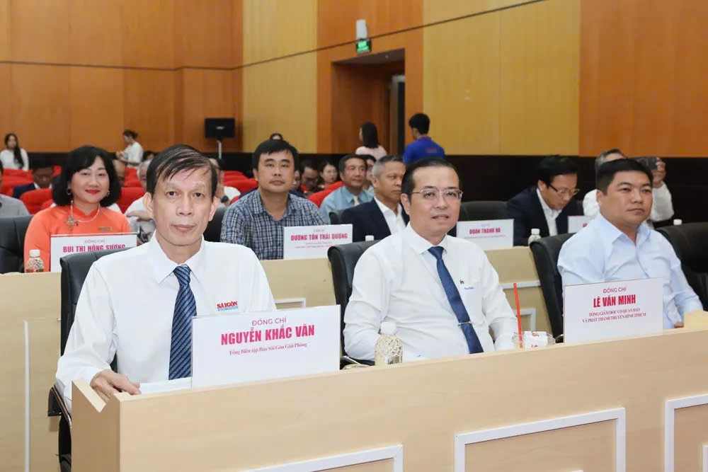 2- Các đại biểu tham dự chương trình.jpg