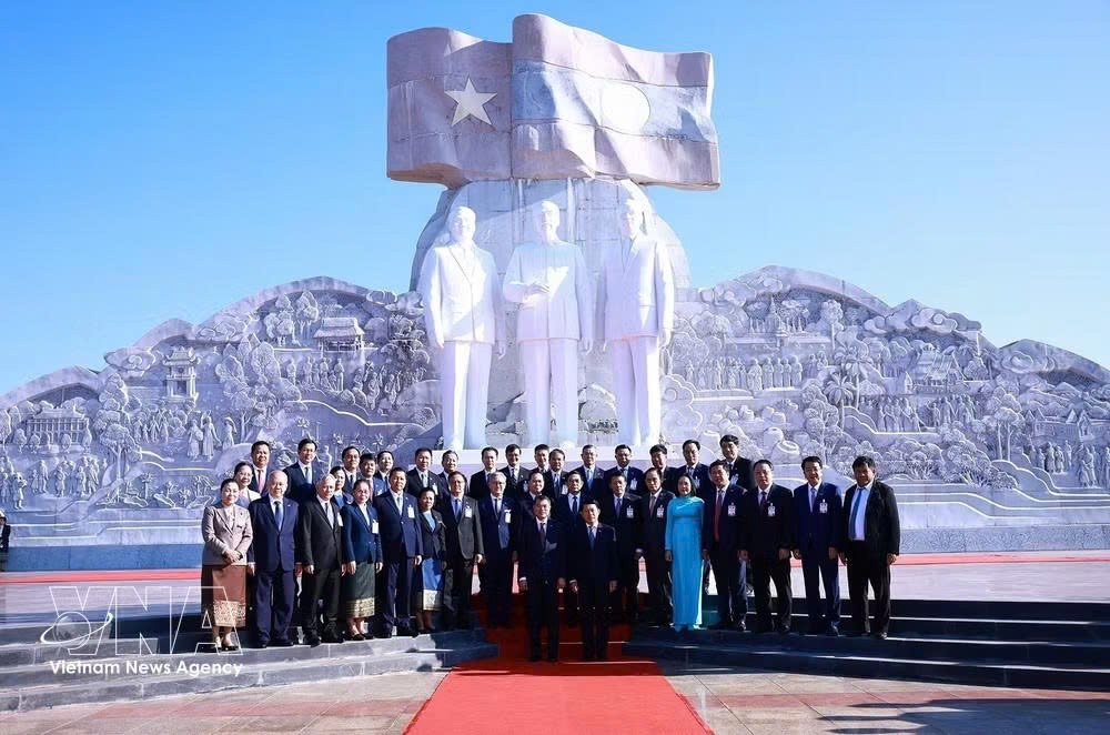 thu-tuong-le-minh-hung-tham-gia-dinh-co-chu-tich-quoc-hoi-lao-xaysomphone-phomvihane.jpg