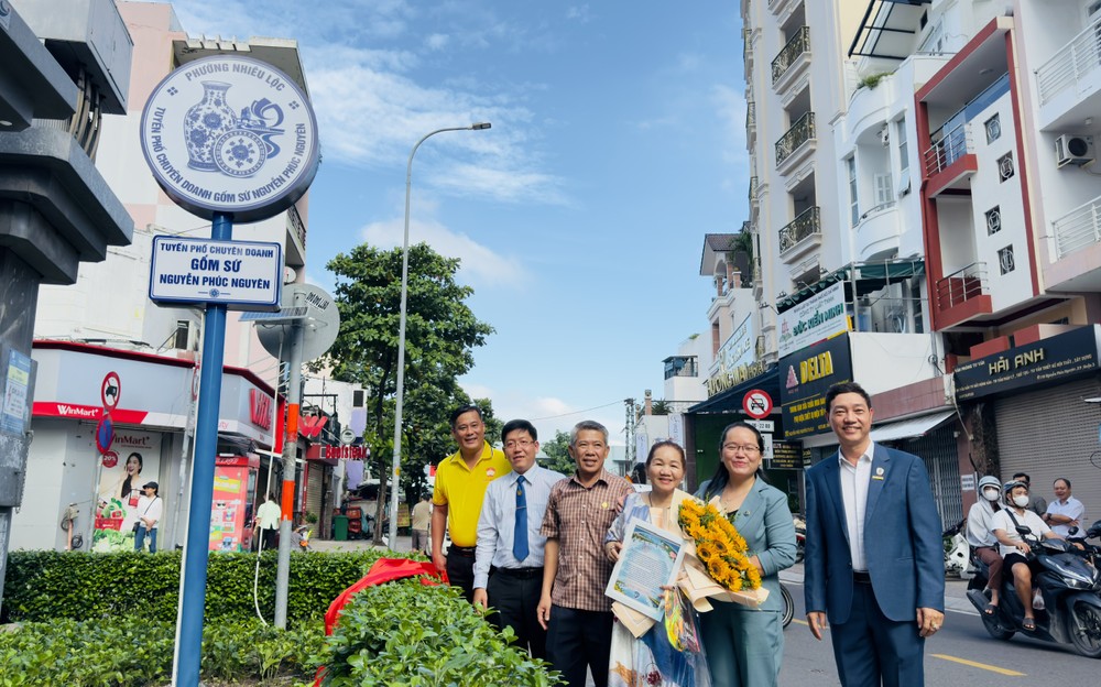 2 -Ra mắt tuyến phố chuyên doanh gốm sứ Nguyễn Phúc Nguyên .jpg