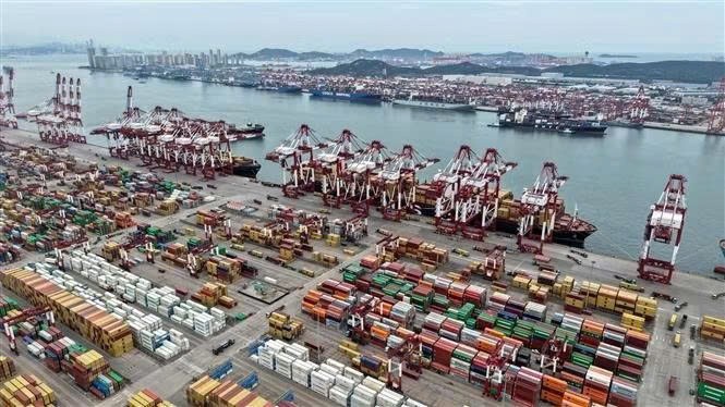 中国山东省青岛货运港口景象。图:新华社/越通社