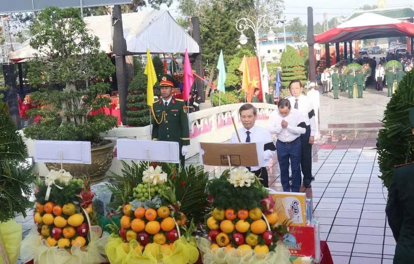 中央内政部部长黎明智出席仪式。图自越通社