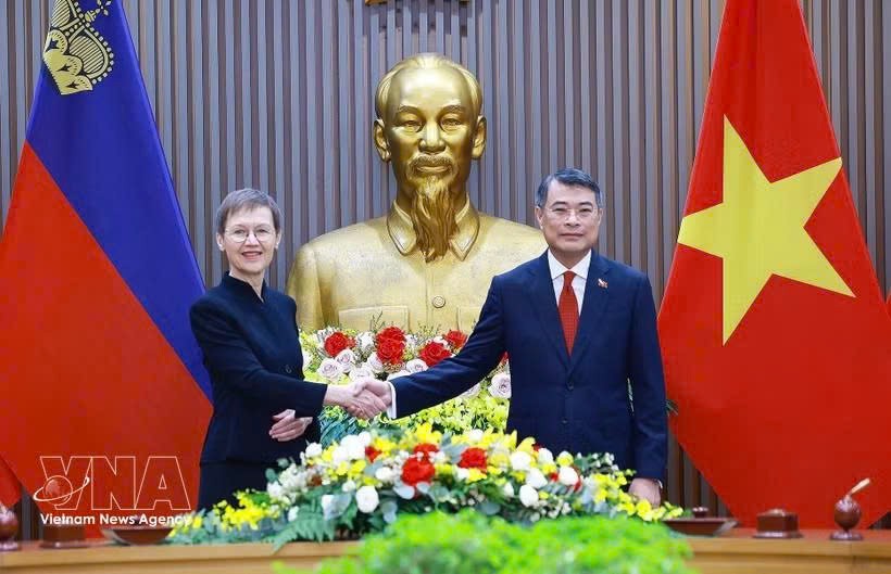 越南政府总理黎明兴与列支敦士登公国首相布丽吉特·哈斯。图自越通社
