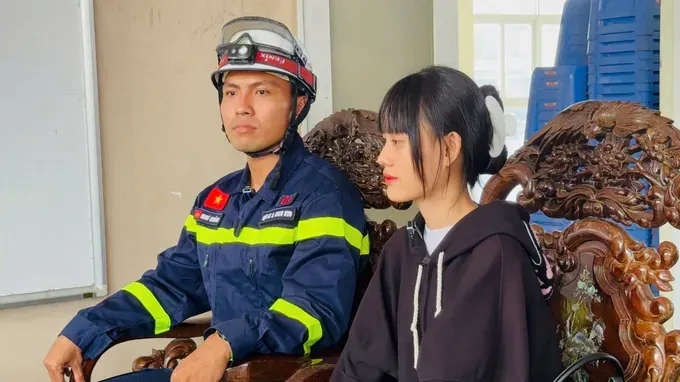 duoc-cuu-khoi-dam-chay-2-chi-em-co-gai-viet-thu-cam-on-canh-sat-pccc-1-4019-1589.jpg