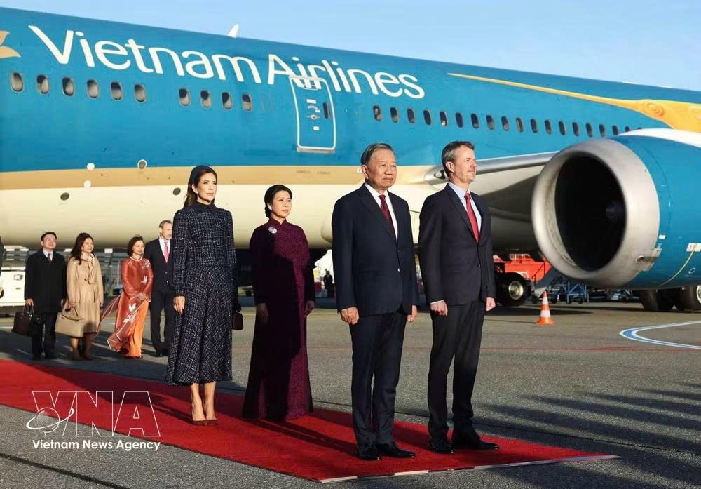 potal-le-don-tong-bi-thu-chu-tich-nuoc-to-lam-va-phu-nhan-tham-cap-nha-nuoc-toi-dan-mach-1.jpg