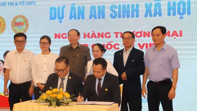 各单位签署协议并启动关照劳动者的社会保障项目。