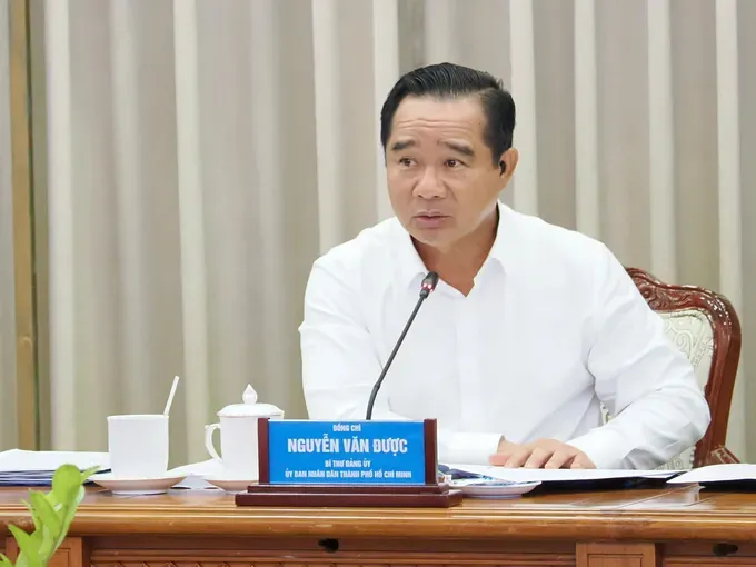 10月26日，胡志明市人委会主席阮文得在市人委会办事处举行的2026年秋季经济论坛筹备工作复核会议上发表指导讲话。图:雄潮
