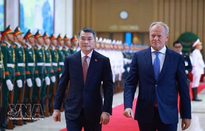 越南政府总理黎明兴主持仪式，欢迎波兰共和国总理访越。图自越通社