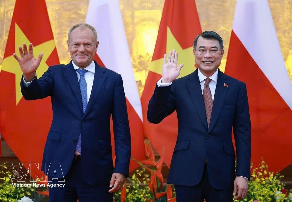 potal-thu-tuong-le-minh-hung-va-thu-tuong-ba-lan-donald-tusk-hoi-dam-2.jpg