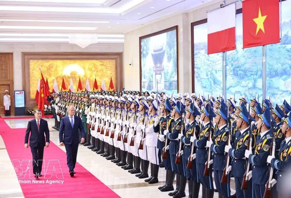 potal-thu-tuong-le-minh-hung-va-thu-tuong-ba-lan-donald-tusk-hoi-dam.jpg