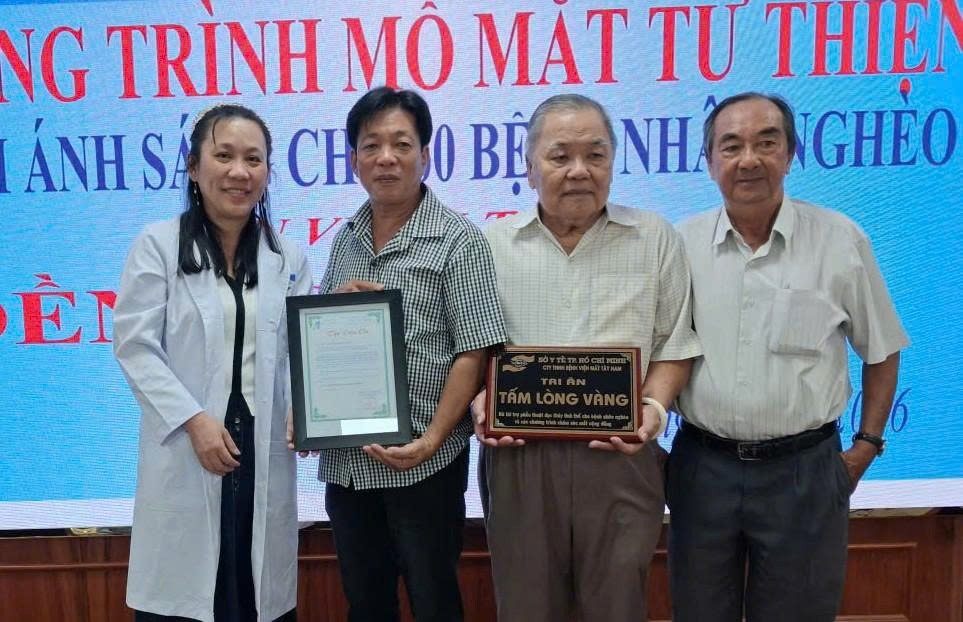 mổ mắt từ thiện.jpg