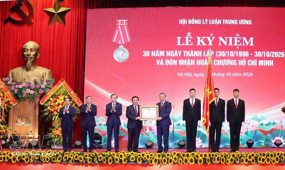 potal-le-ky-niem-30-nam-ngay-thanh-lap-hoi-dong-ly-luan-trung-uong-1.jpg