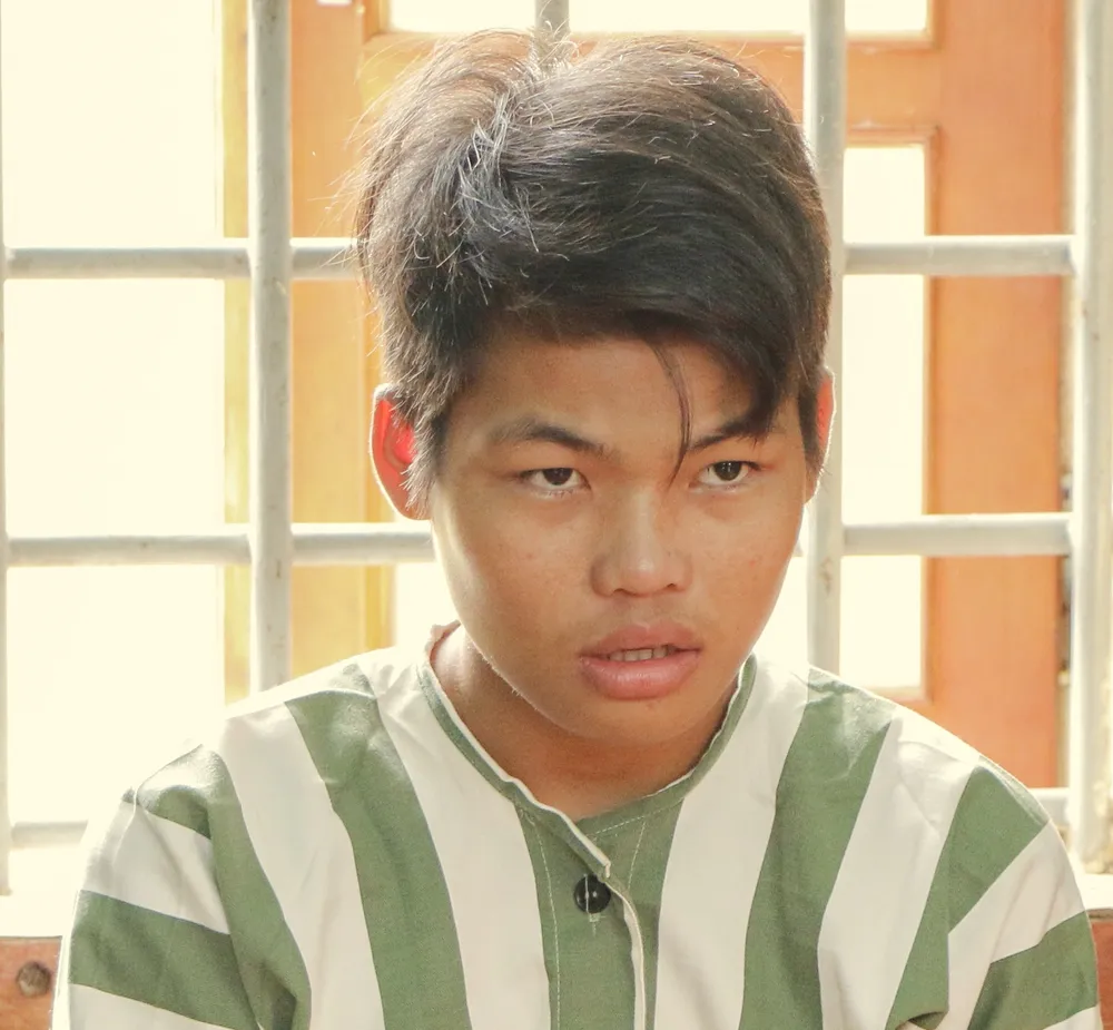 Xâm hại bé gái 8 tuổi trong khi đang bị xét xử tội hiếp dâm ảnh 1