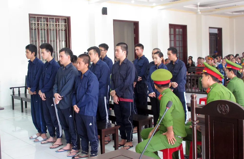 Tuyên án hàng loạt bị cáo chơi ma túy tại quán karaoke  ảnh 1