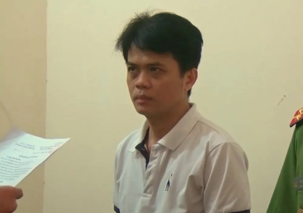  Chiếm đoạt hơn 21 tỷ đồng cá cược bóng đá, một cán bộ ngân hàng bị bắt  ảnh 1