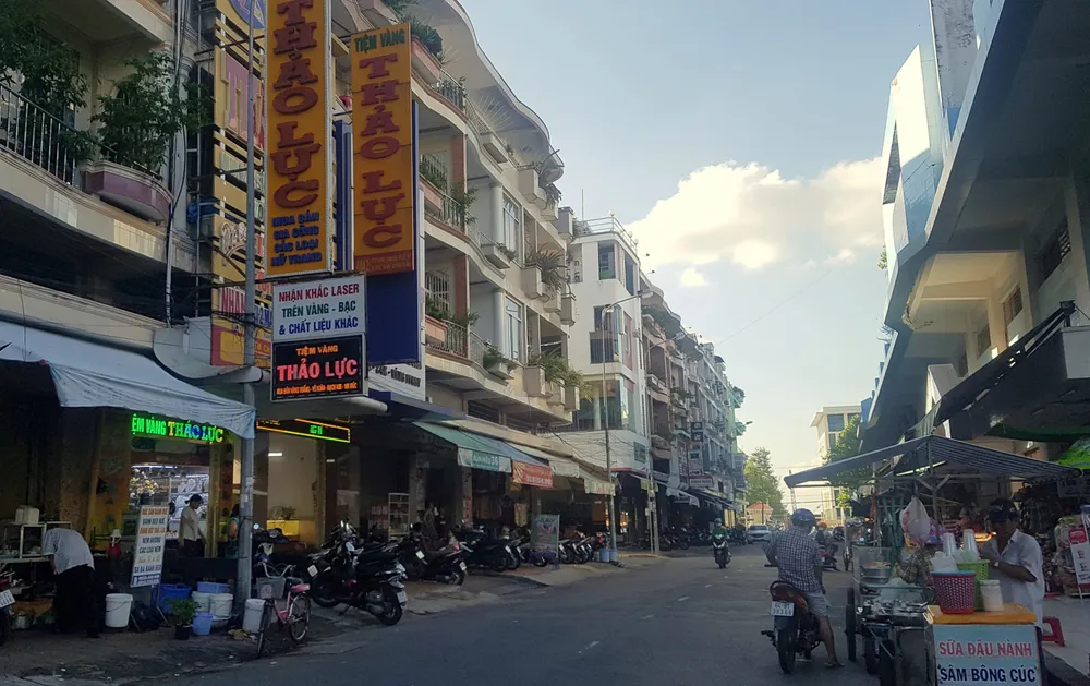 Chủ tiệm vàng trong vụ việc thu đổi 100 USD đã có đơn khiếu nại ảnh 1