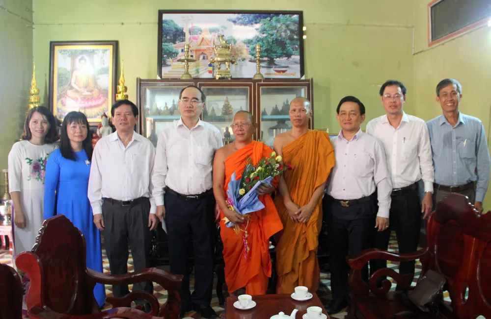 Bí thư Thành ủy TPHCM dự Ngày hội Đại đoàn kết toàn dân tộc tại Trà Vinh ảnh 9