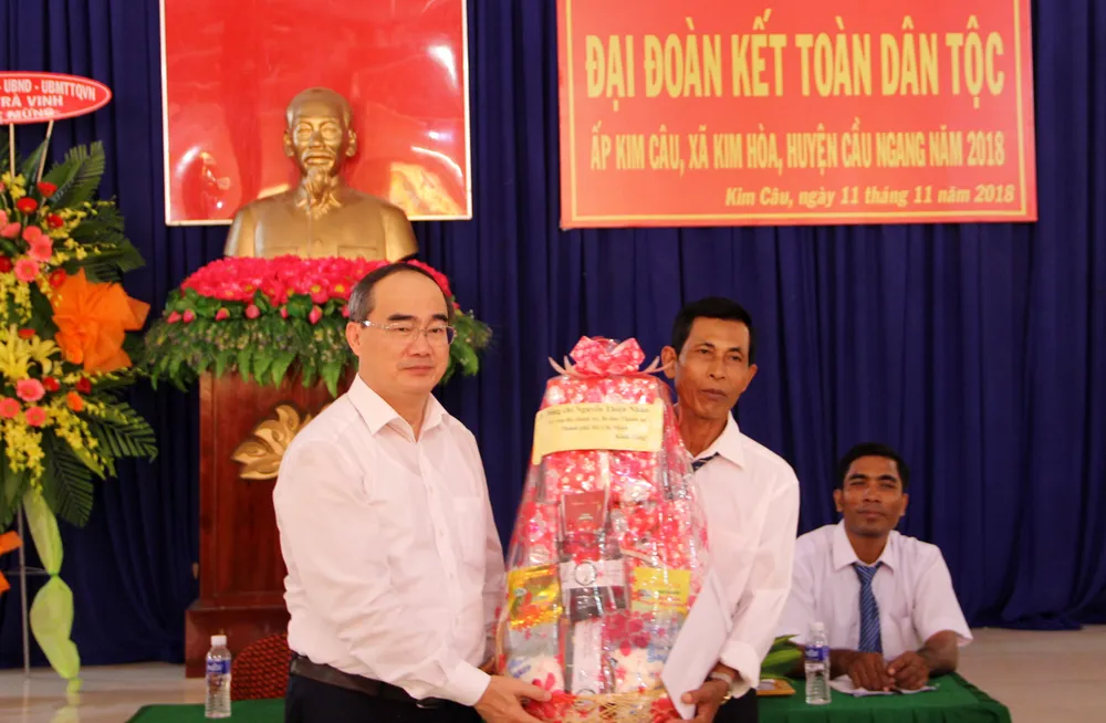 Bí thư Thành ủy TPHCM dự Ngày hội Đại đoàn kết toàn dân tộc tại Trà Vinh ảnh 2