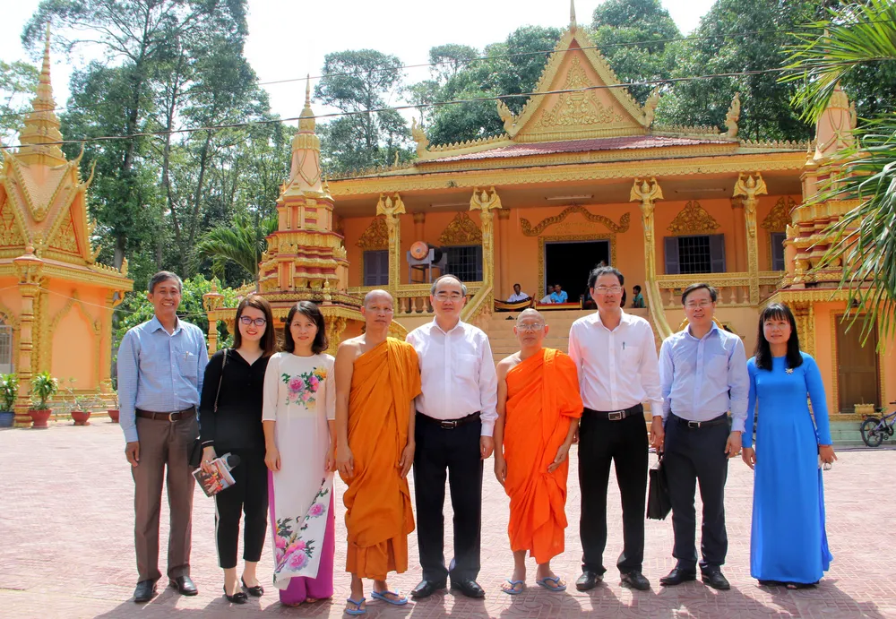 Bí thư Thành ủy TPHCM dự Ngày hội Đại đoàn kết toàn dân tộc tại Trà Vinh ảnh 10