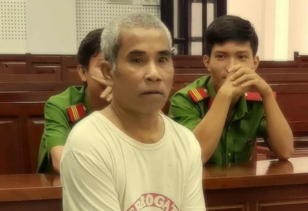 Hiếp dâm bé gái 4 tuổi, “yêu râu xanh”  nhận án 16 năm tù ảnh 1