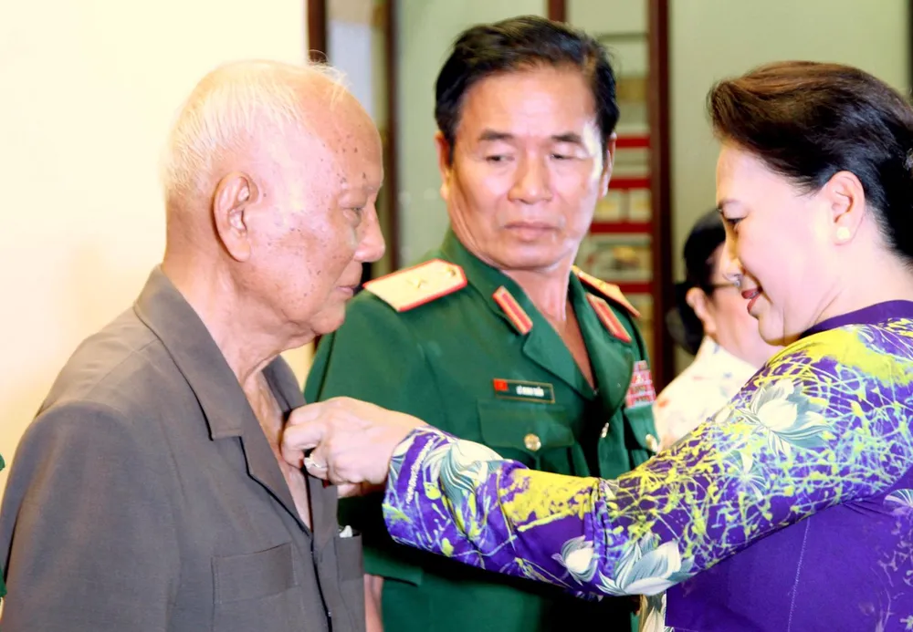 Chủ tịch Quốc hội dự lễ kỷ niệm 44 năm Ngày Giải phóng miền Nam tại TP Cần Thơ ảnh 2