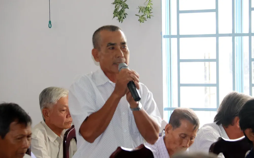 Cử tri kiến nghị về giá xăng, giá điện ảnh 2