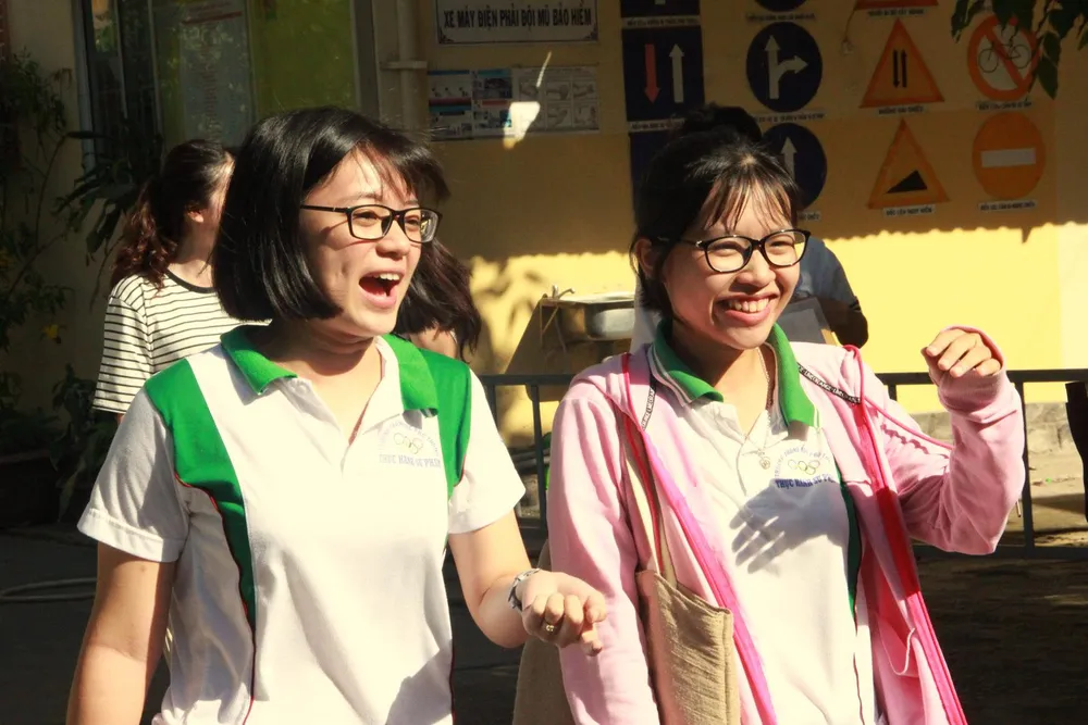 Thí sinh thở phào vì đề thi tiếng Anh dễ ảnh 6