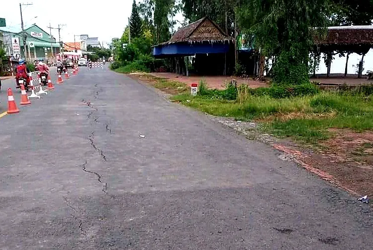 85m Quốc lộ 91 đổ sụp xuống sông Hậu ảnh 3