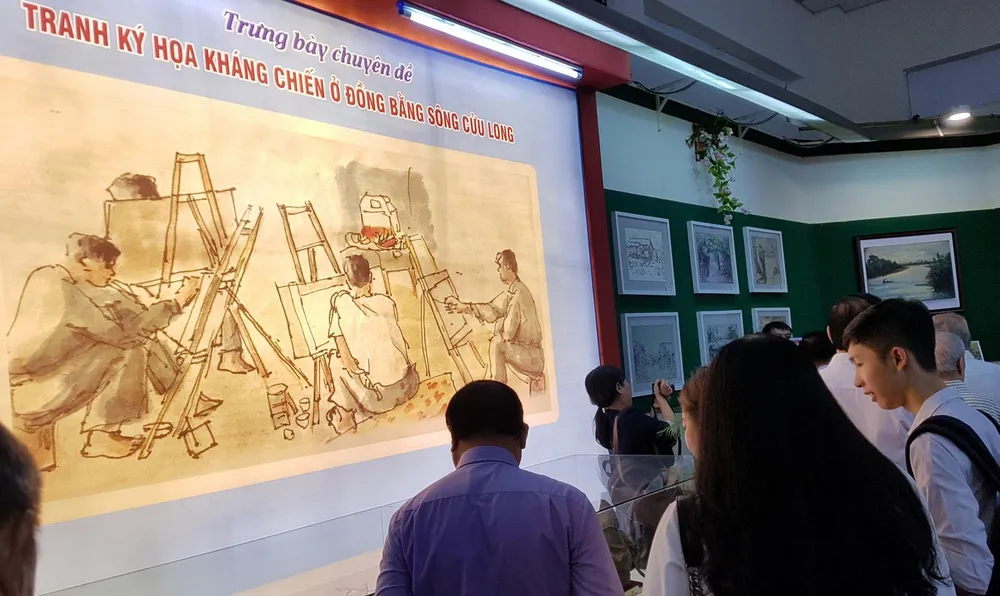 Triển lãm ảnh “50 năm thực hiện Di chúc của Chủ tịch Hồ Chí Minh” ảnh 4