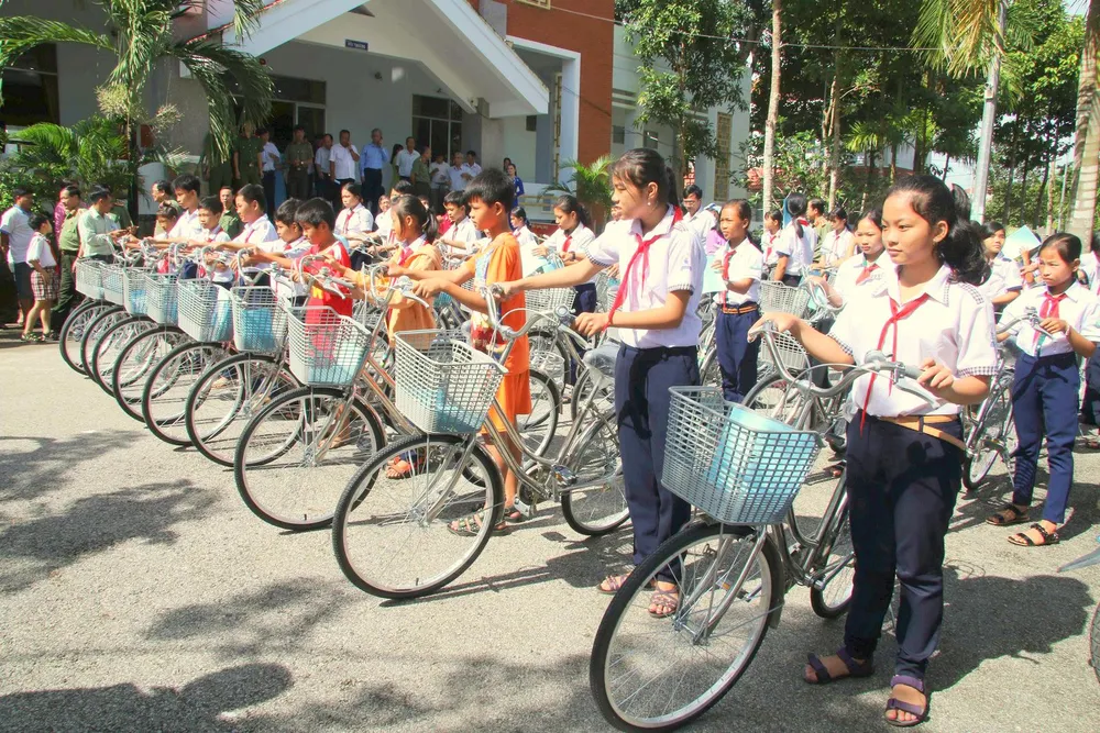 Cần Thơ trao 100 suất học bổng cho học sinh nghèo ảnh 3