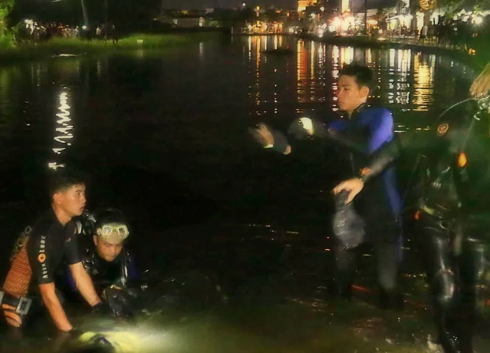 Đã tìm thấy thi thể người phụ nữ lao xe xuống hồ do triều cường dâng cao ảnh 2