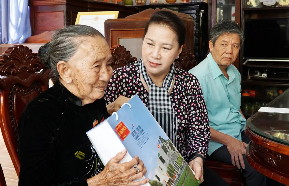Chủ tịch Quốc hội tham dự ngày hội “Đại đoàn kết toàn dân tộc” tại Trà Vinh ảnh 3