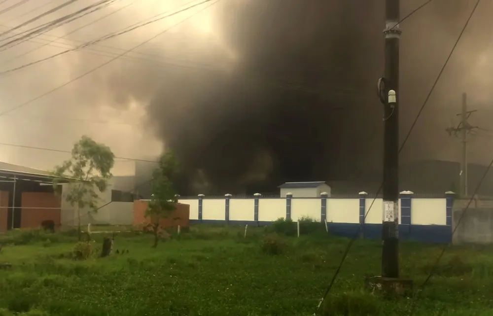 Toàn cảnh hiện trường xưởng may 10.000 m² bị thiêu rụi ảnh 4