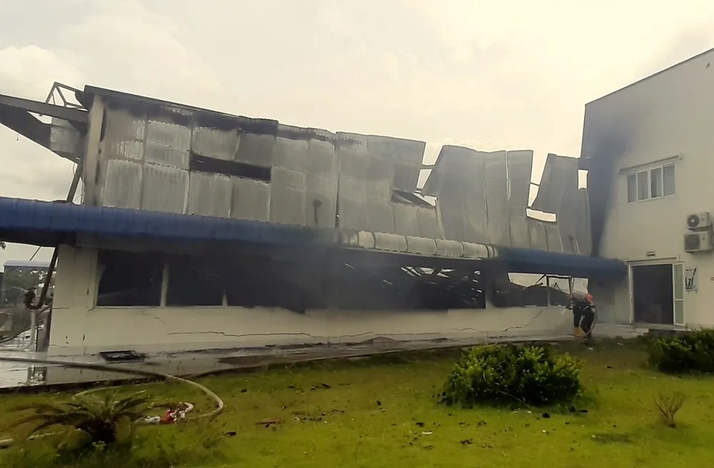 Toàn cảnh hiện trường xưởng may 10.000 m² bị thiêu rụi ảnh 3