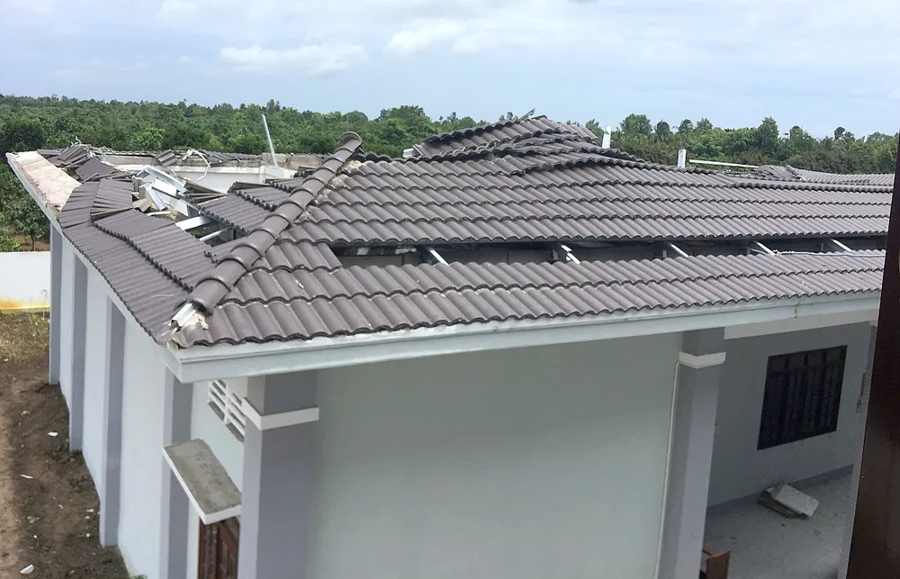 Nguyên nhân sập mái Hội trường UBND thị trấn Ngã Sáu (Hậu Giang) ảnh 1