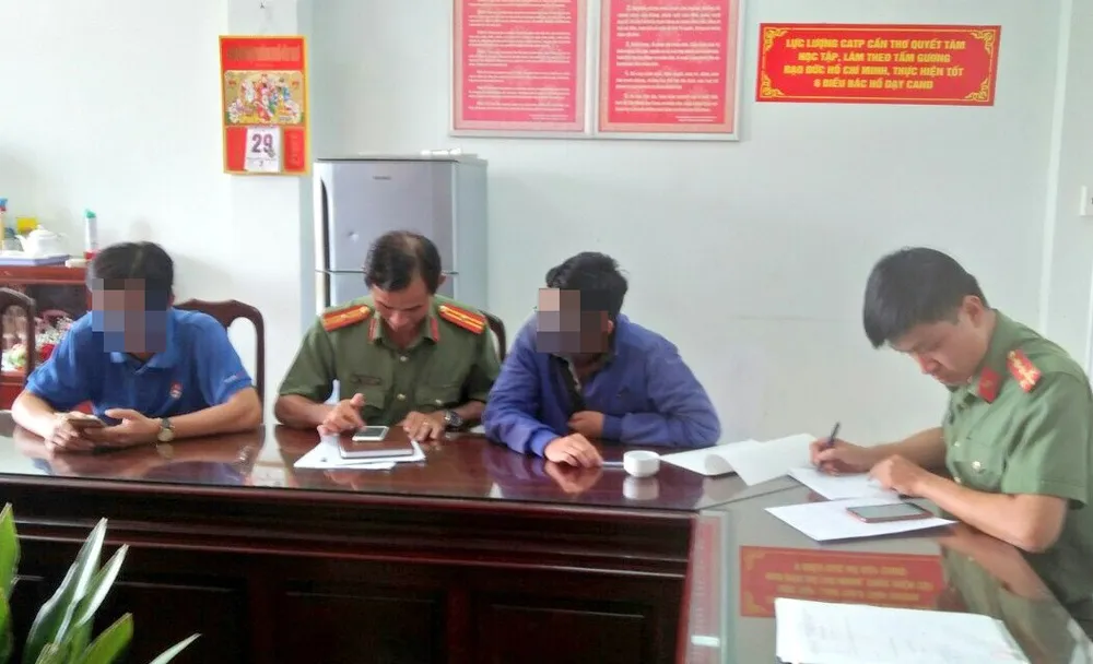 Công an làm việc với đối tượng làm giả công văn của UBND TP Cần Thơ ảnh 1