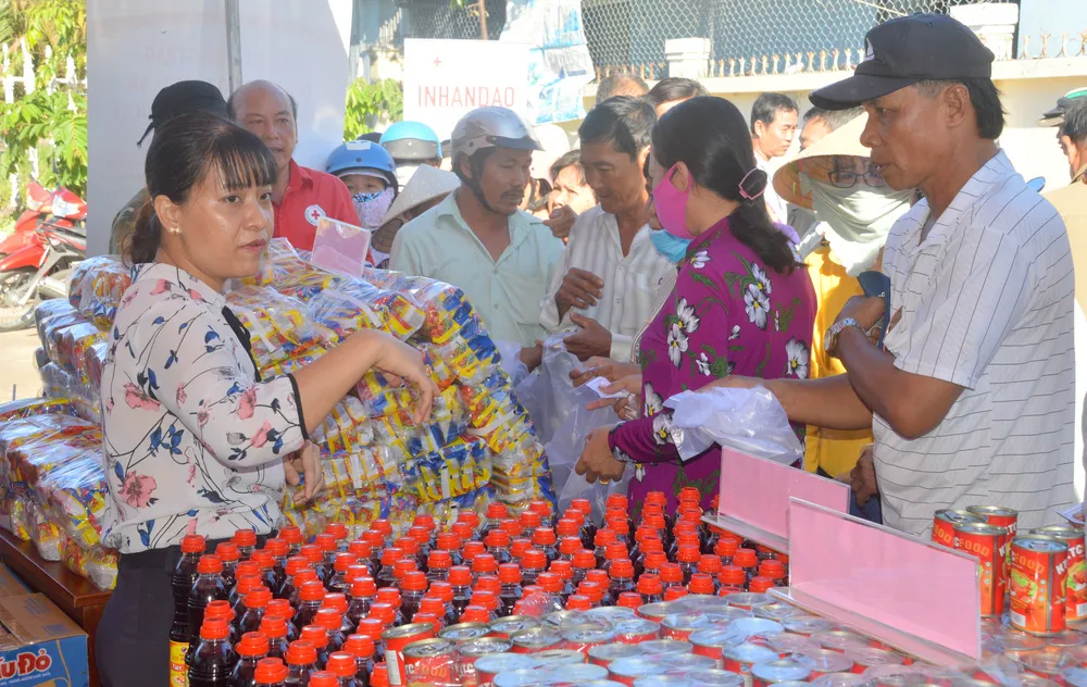 “Phiên chợ nhân đạo” tại các xã đảo ảnh 2