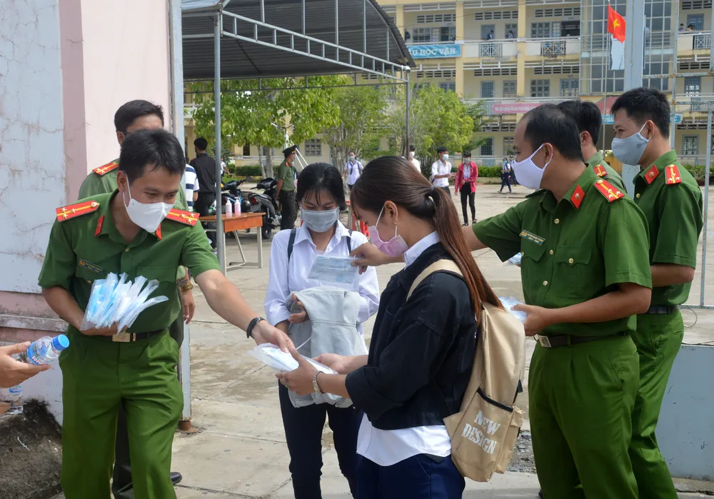 Đề thi Ngữ Văn khá dễ, vừa sức ảnh 1