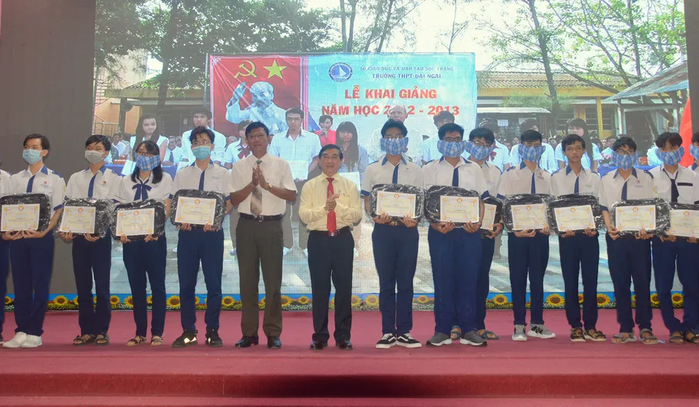 Sóc Trăng trao 406 học bổng Lương Định Của cho học sinh, sinh viên nghèo ảnh 2