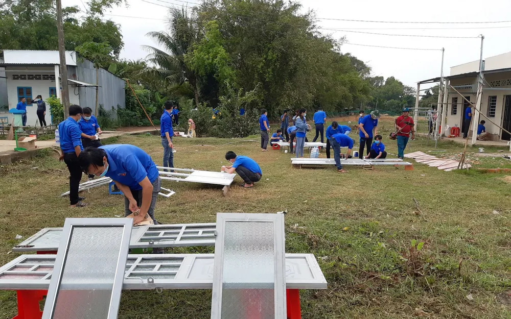 Lung linh “Sắc màu phum sóc” ảnh 1