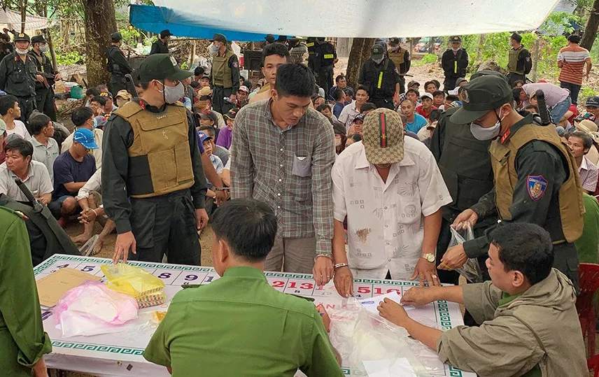 Đại tá Đinh Văn Nơi: “Không khoan nhượng các loại tội phạm” ảnh 2