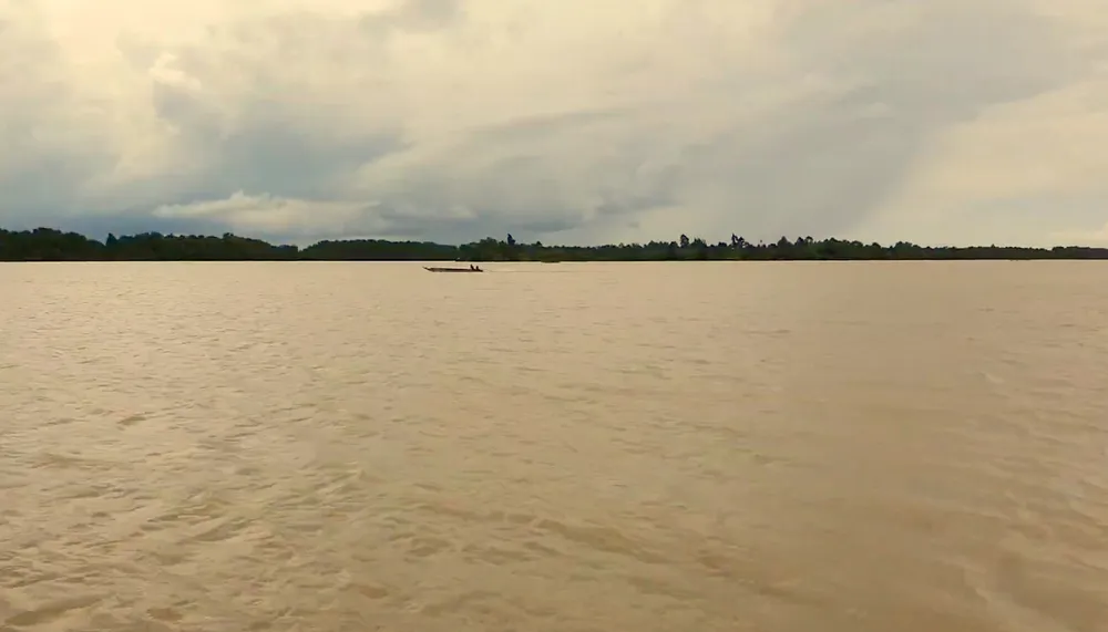 Cồn Mỹ Phước nằm giữa sông Hậu