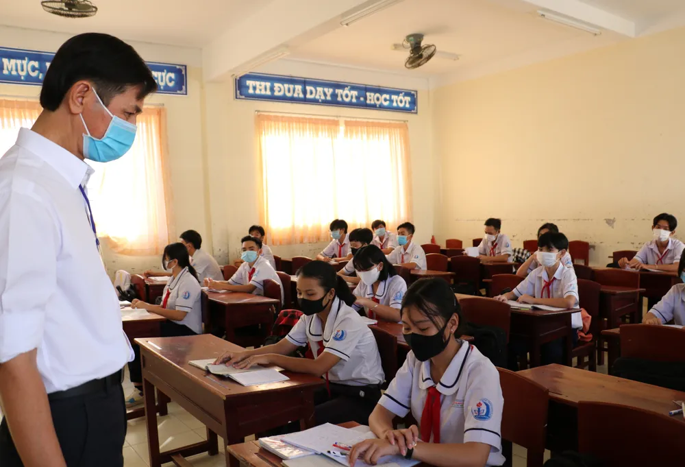 Các tỉnh ĐBSCL ngổn ngang trước năm học mới ảnh 3