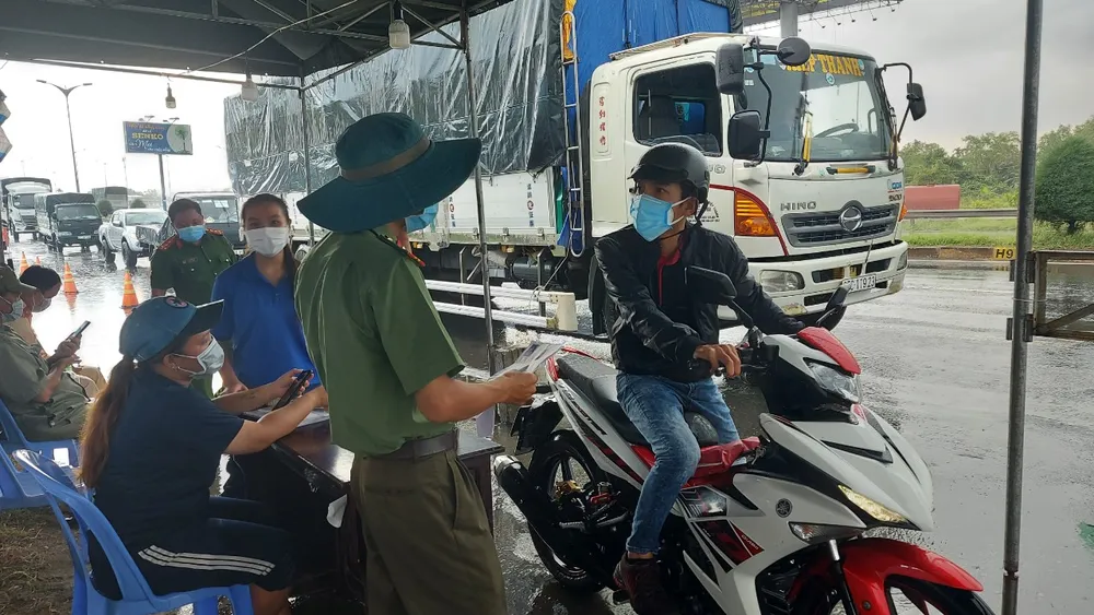 ĐBSCL: Nhiều địa phương tiếp tục giãn cách xã hội theo Chỉ thị 16  ảnh 2