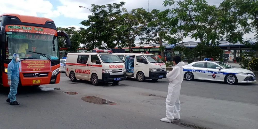 Sóc Trăng, Quảng Ngãi đón người dân từ TPHCM về quê ảnh 1