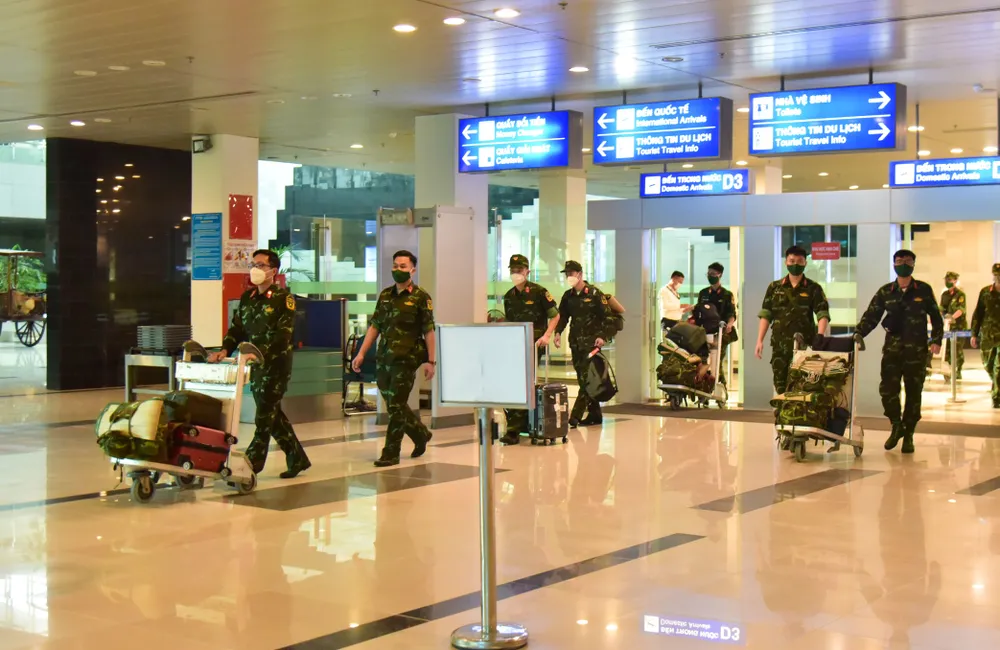 Đón hơn 200 chiến sĩ quân y hỗ trợ ĐBSCL chống dịch ảnh 2