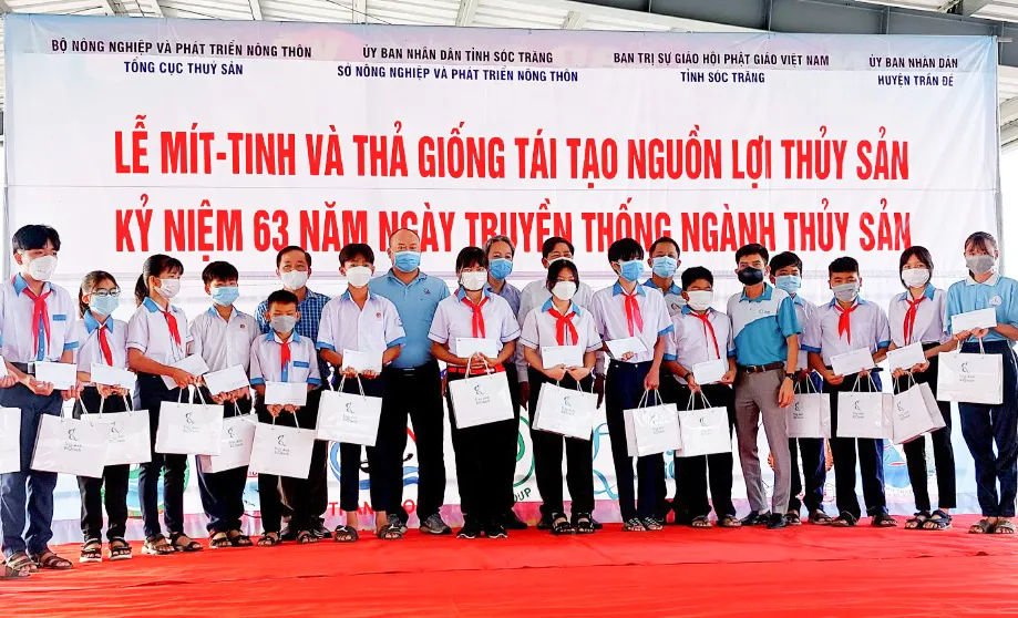 Sóc Trăng thả 4,3 triệu con giống thủy sản ra biển  ảnh 2